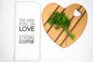 Hostess Gift Towels | Hostess Gift | DIY Hostess Gift | Tea Towel Craft | Silhouette Cameo Crafts | Vinyl Crafts | Heat Transfer Vinyl Craft